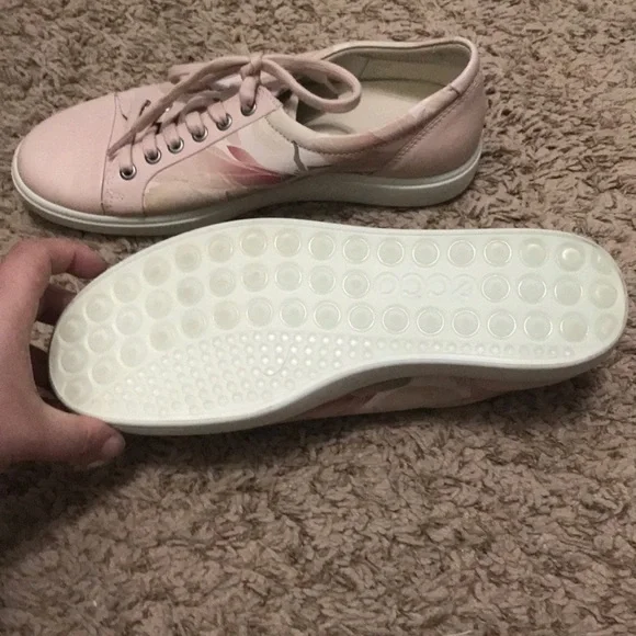 Floral shoes - Picture 3 of 3